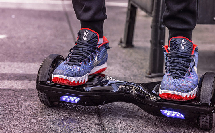 VIDEO: Dos niños se salvan de morir al explotar un ‘hoverboard’