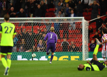 (VIDEO) Anotan un «espectacular» autogol de media cancha en Inglaterra