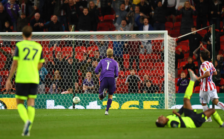 (VIDEO) Anotan un «espectacular» autogol de media cancha en Inglaterra