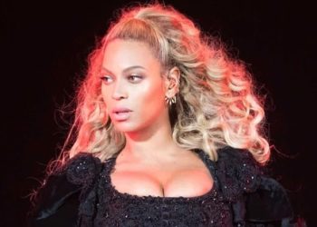 Beyoncé revela que tuvo una cesárea de emergencia