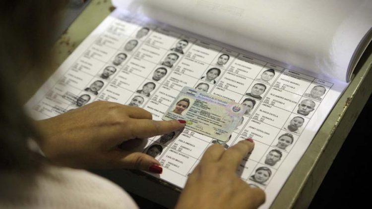 Diputados dan luz verde para votar con DUI vencido