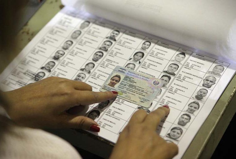 Diputados acuerdan que DUI vencido pueda ser utilizado en elecciones 2019