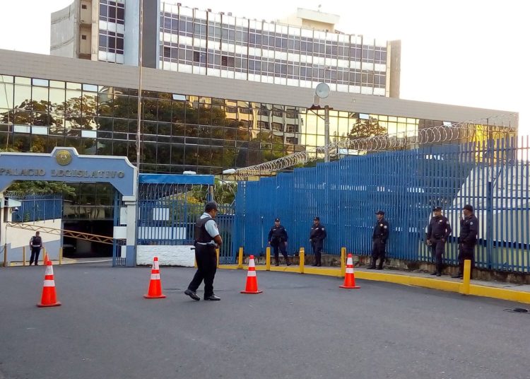 Refuerzan seguridad en la Asamblea Legislativa por posibles protestas