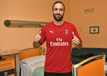 Higuaín hace hueco a Cristiano y ficha por el Milan