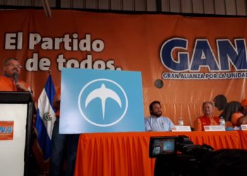 GANA-NI estrenan bandera sin Bukele quien no llegó al acto “por motivos de viaje”