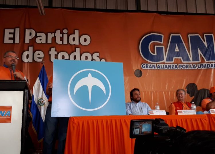 GANA-NI estrenan bandera sin Bukele quien no llegó al acto “por motivos de viaje”