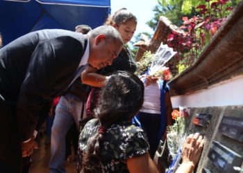 Rinden homenaje a policías que fallecieron en cumplimiento de su deber