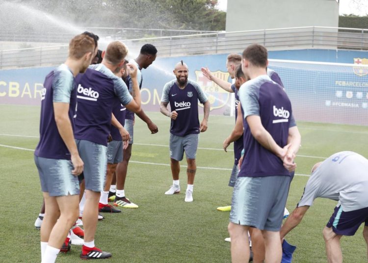 La llegada de Arturo Vidal le generó un lío al Barcelona