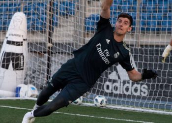 Courtois: «Por mi altura a veces llego donde otros porteros no llegan»