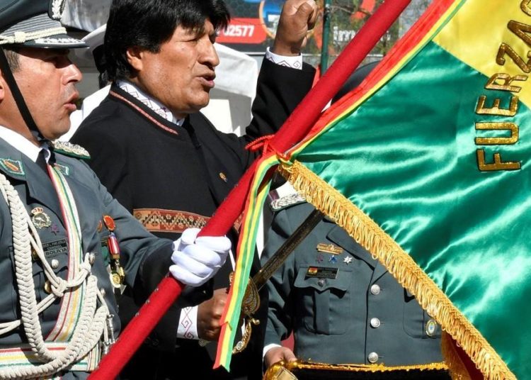 Encarcelan al custodio que descuidó los símbolos presidenciales de Bolivia