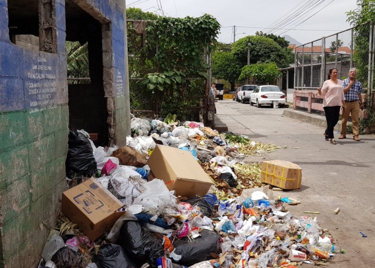 Juzgado Ambiental da 48 horas a alcaldía de Santa Tecla para que recoja la basura