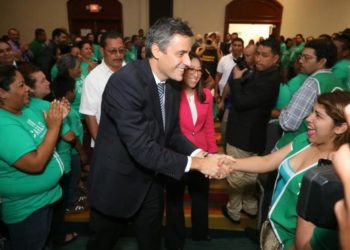 El plan de 4 pasos con el que Carlos Calleja quiere cambiarle el rostro a la política