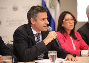 Calleja afirma que más salvadoreños lo están apoyando en su campaña