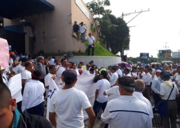 Vendedores informales rechazan traslado de la terminal de oriente