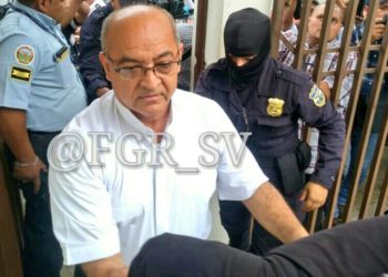 Padre Adonay Chicas a su casa tras pagar $ 15 mil