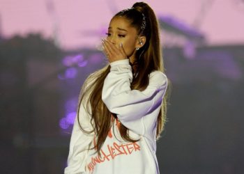 Ariana Grande estalla en llanto recordando el ataque terrorista en Manchester