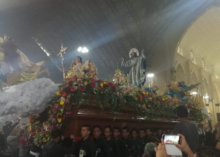 (FOTOS) Así vivieron los salvadoreños «La Bajada» del Divino Salvador del Mundo