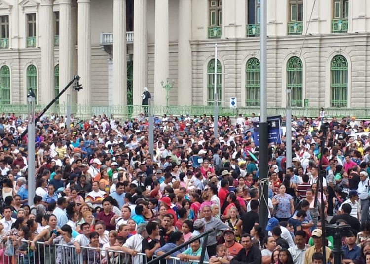 (FOTOS) Así vivieron los salvadoreños «La Bajada» del Divino Salvador del Mundo