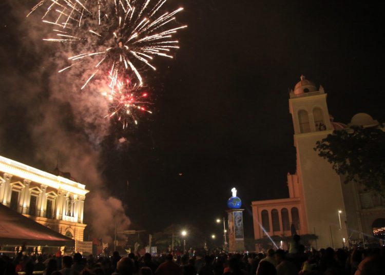 (FOTOS) Así vivieron los salvadoreños «La Bajada» del Divino Salvador del Mundo