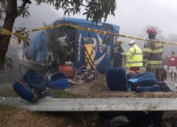 Mueren 12 hinchas del Barcelona de Ecuador en un accidente de micro