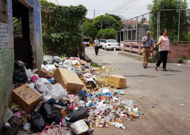 Lina Pohl confirma que hay debilidades en recolección de basura en Santa Tecla