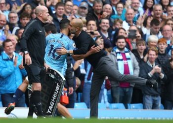 El beso de Guardiola a Agüero que se volvió viral tras el hat trick del «Kun»