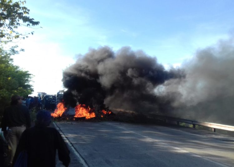 Veteranos de guerra bloquean importantes carreteras en diversos puntos del país