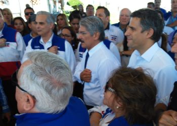 Carlos Calleja jura ante la tumba de d’Aubuisson que ganará en primera vuelta