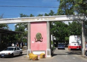 Sentencian a catedrático de la UES a realizar un año y medio de servicio comunitario