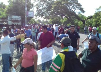 Sindicalistas cierran botadero de basura y exigen reinstalo de empleados despedidos de alcaldía de Santa Tecla