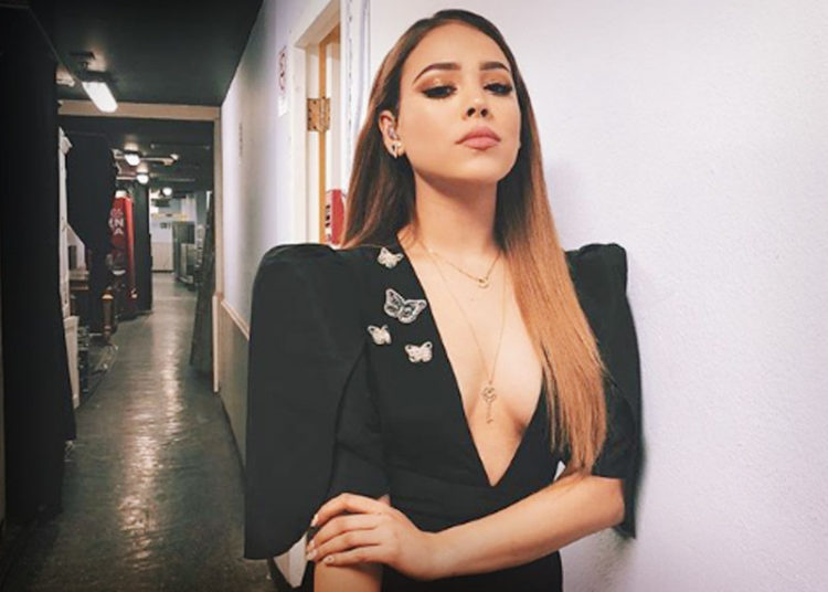 Danna Paola impacta a sus seguidores con sexy traje de baño