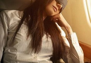 Una mujer se durmió durante un vuelo y fue manoseada por su vecino de asiento