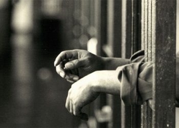 Condenan a un agente de la PNC que robó 4 mil dólares en retén policial