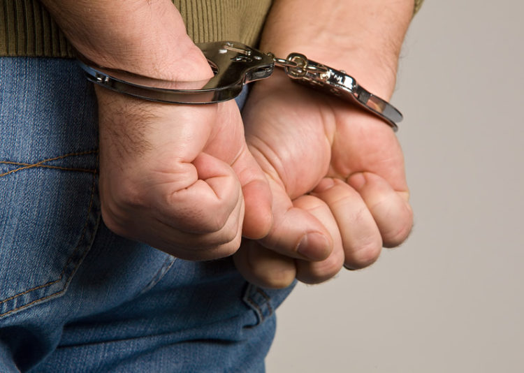 PNC captura a vigilante de la UES por violar a una menor de edad