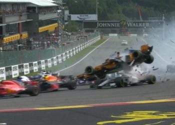 (FOTOS) El impactante accidente de Fernando Alonso en la Fórmula 1