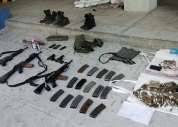 Decomisan tres fusiles M-16 a una pareja de mareros