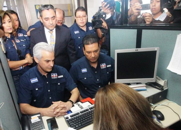 Presidente de ARENA pide a FGR investigue al expresidente Saca por agrupaciones ilícitas