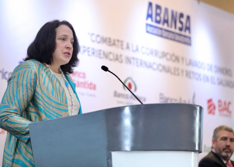 Jean Manes: “Hace 15 años la gente hablaba de corrupción, pero volvieron su mirada a otro lado”