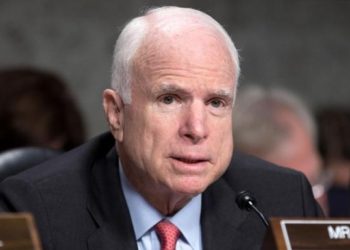 Senador estadounidense John McCain abandona tratamiento de su cáncer