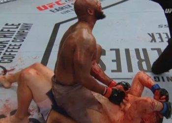 (Video) El KO más sangriento del año en la UFC: El ring quedó teñido de rojo