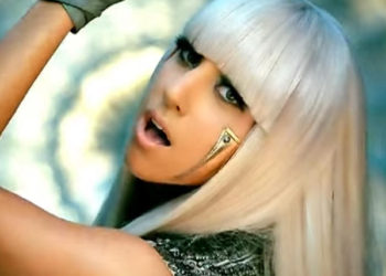 Lady Gaga comparte fotografías totalmente desnuda y sorprende por esta razón