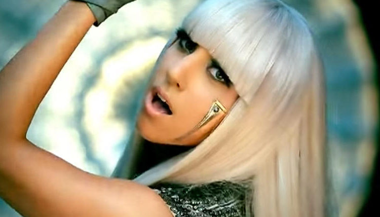 Lady Gaga comparte fotografías totalmente desnuda y sorprende por esta razón