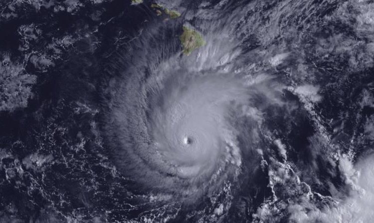 Hawaii se prepara para la furia del huracán Lane