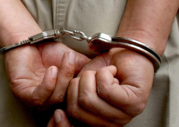 Condenan a más de 20 años de cárcel a hombre que violaba a su hija