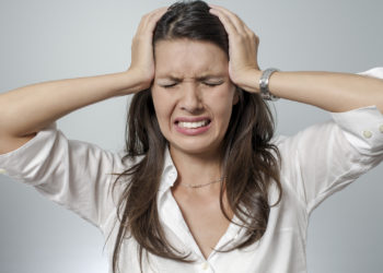 ¿Por qué las mujeres sufren de migraña más frecuentemente que los hombres?