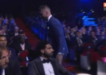 La reacción de Mohamed Salah cuando Sergio Ramos fue elegido como el mejor defensor de la UEFA