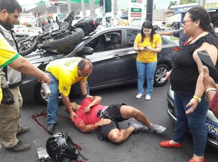 Motociclista se salva de morir en la colonia Escalón