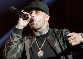 VIDEO: El susto de Nicky Jam durante una presentación en México