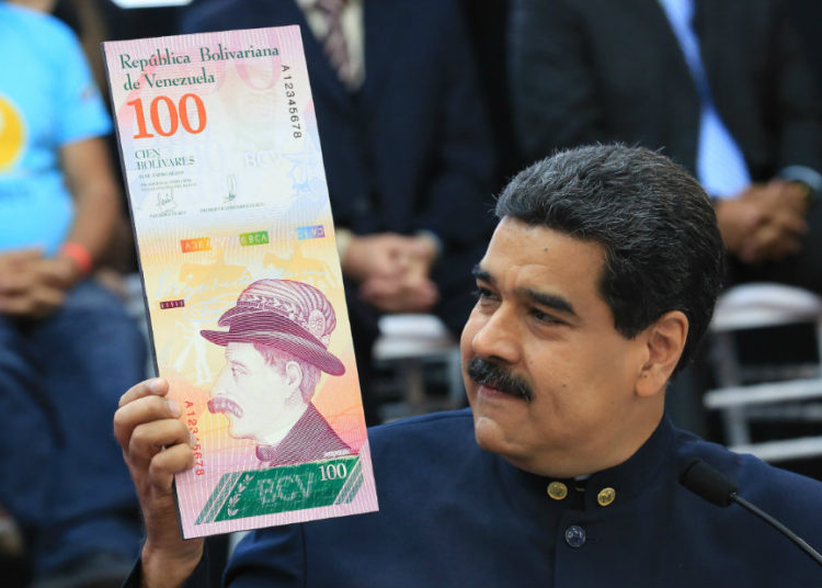 El Gobierno de Maduro autoriza la compra y la venta libre de divisas