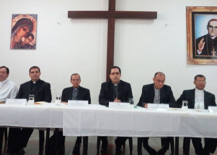 Sacerdote sugiere a obispos pedir explicaciones al fiscal por decir que la Iglesia es corrupta